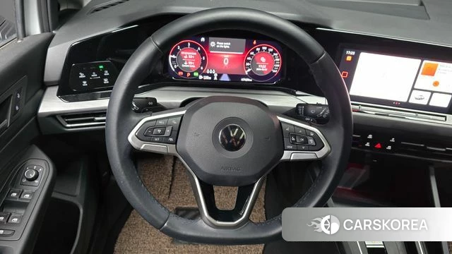 Volkswagen Golf 8th Generation 2022 Белый из Кореи, фото 4
