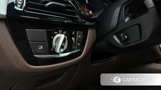 BMW 6 Series GT (G32) 2023 Серебристо-серый из Кореи, фото 4