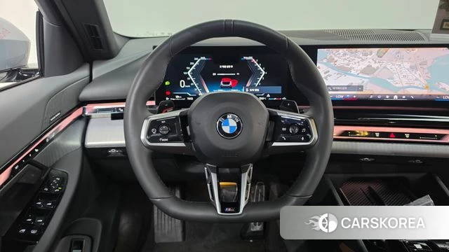 BMW 5 Series (G60) 2025 Цвет галактики из Кореи, фото 4