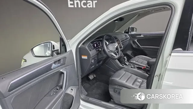 Volkswagen Tiguan second Generation 2021 Белый из Кореи, фото 4