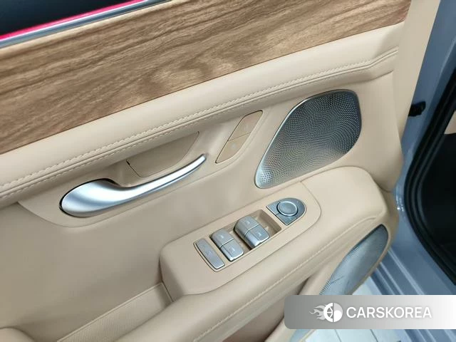 AITO Ask the world M5 2024 Серебристо-серый из Китая, фото 4