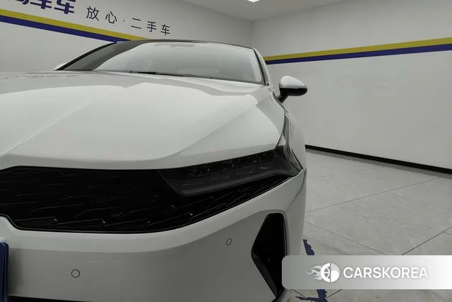 Kia K5 2023 Белый из Китая, фото 4