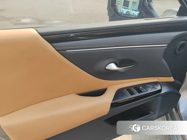 Lexus ES 2023 Серебристо-серый из Китая, фото 4