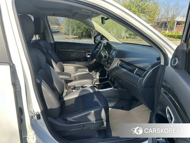Mitsubishi  Outlander 2019 Белый из Китая, фото 4