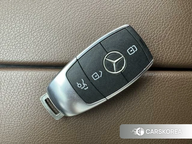 Mercedes-Benz EQB 2025 Белый из Китая, фото 4