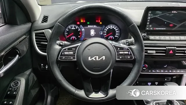 Kia Seltos 2022 Белый из Кореи, фото 4