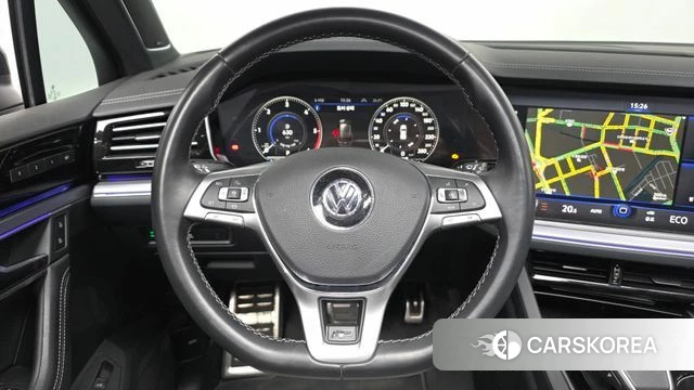 Volkswagen Touareg 3rd generation 2020 Черный из Кореи, фото 4