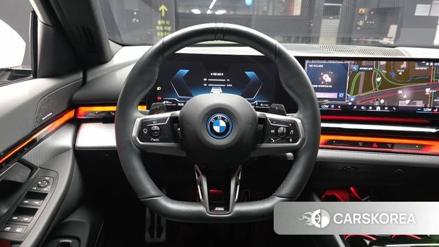 BMW 5 Series (G60) 2024 Белый из Кореи, фото 4