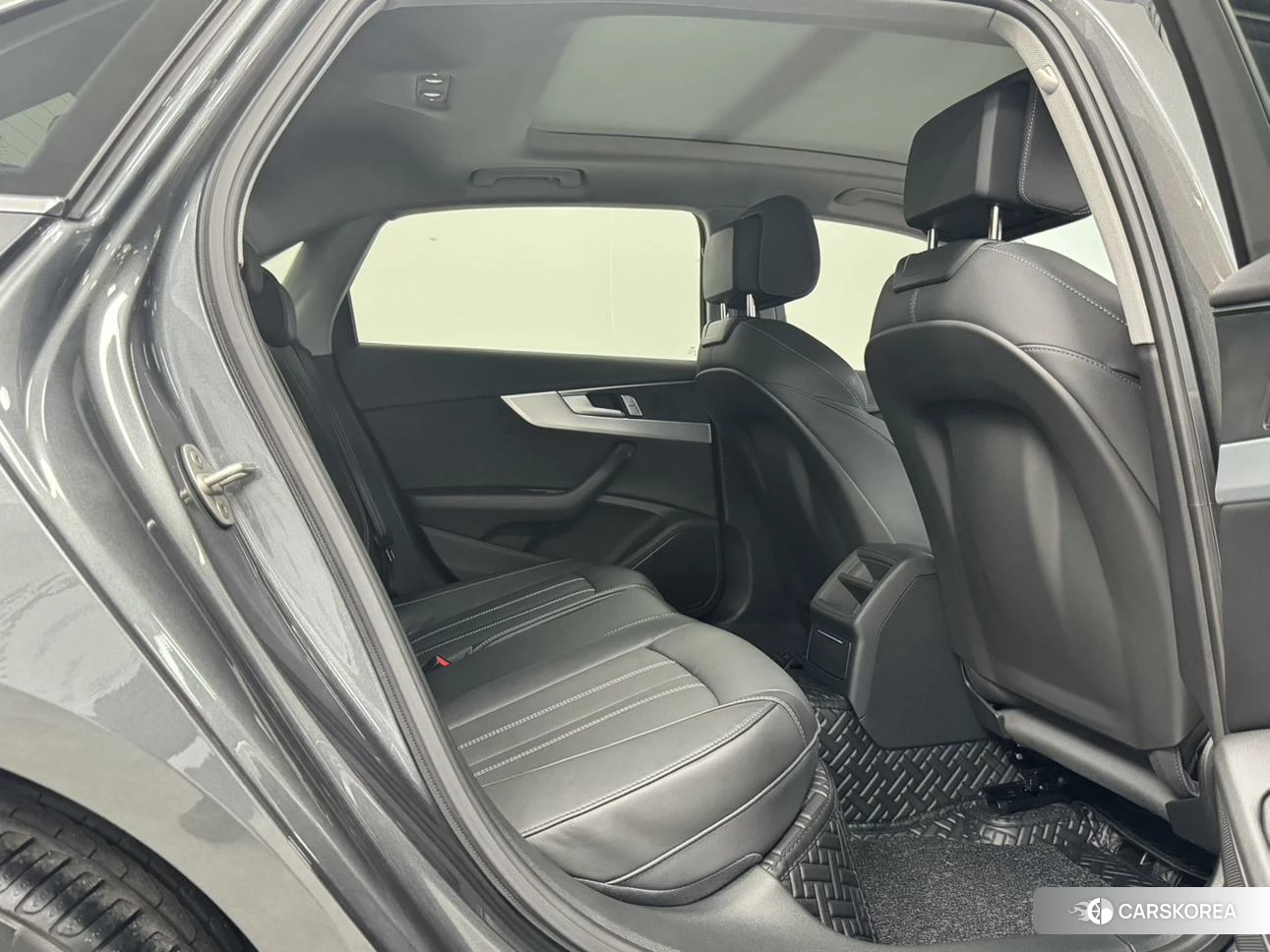 Audi A4L 2023 Темно-серый из Китая, фото 4