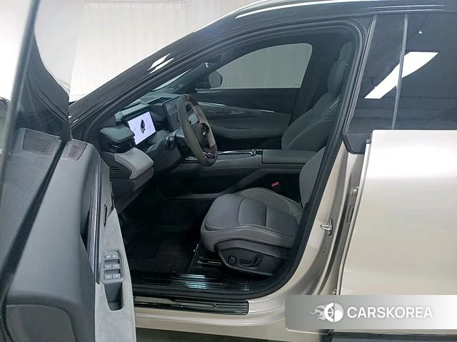 Lynk 08 EM-P 2025 Серебристо-серый из Китая, фото 4