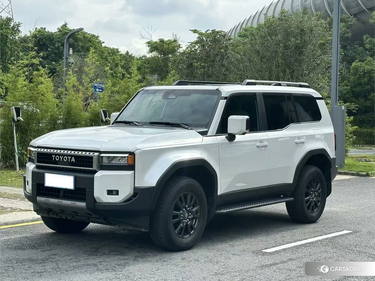 Toyota Land Cruiser 2024 Белый из Китая, фото 4