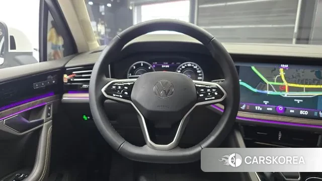 Volkswagen Touareg 3rd generation 2023 Белый из Кореи, фото 4