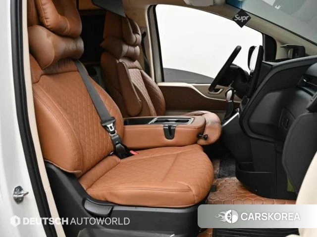 Hyundai Staria 2023 Белый из Кореи, фото 4
