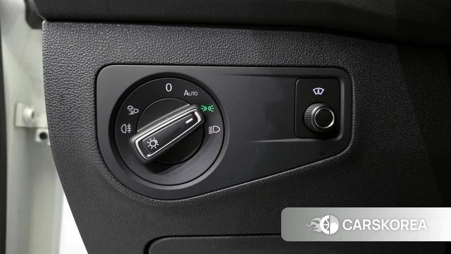 Volkswagen Tiguan second Generation 2023 Белый из Кореи, фото 4