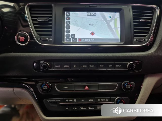 Kia The New Carnival 2018 Серебряный из Кореи, фото 4