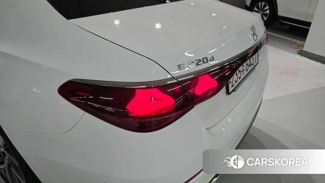 Mercedes-Benz E-Class W214 2024 Белый из Кореи, фото 4