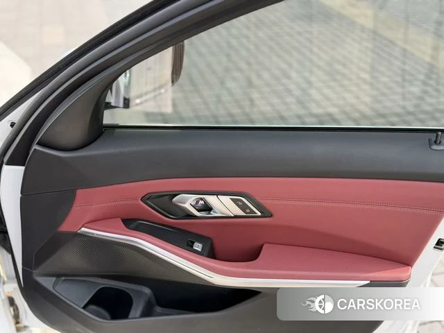 BMW 3 series 2025 Белый из Китая, фото 4