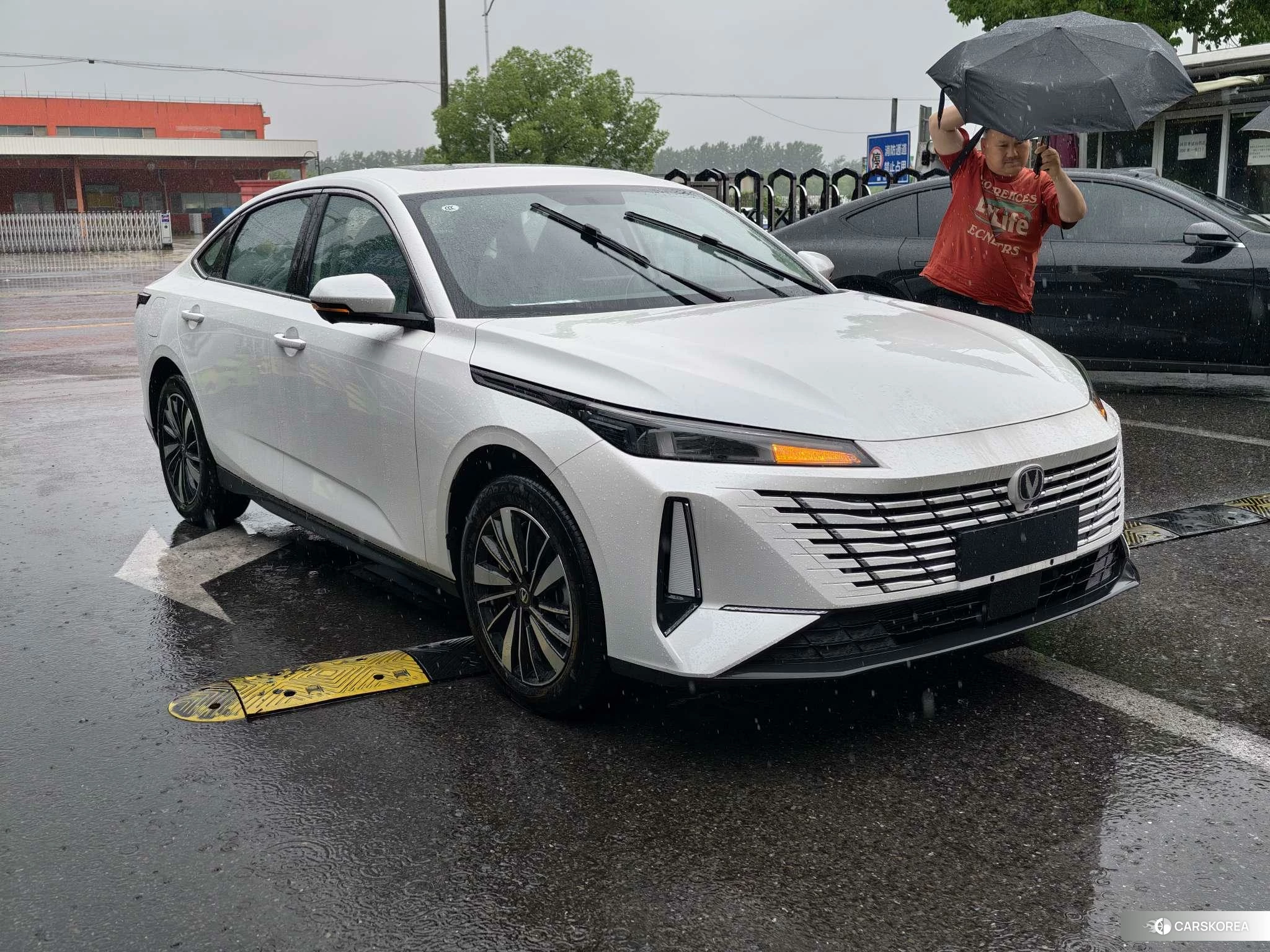Chang'an Yidong PHEV 2025 Белый из Китая, фото 4