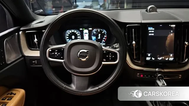 Volvo XC60 second Generation 2018 Светло-серебряный цвет из Кореи, фото 4