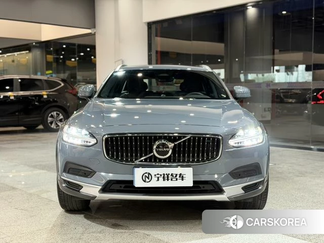 Volvo V90 2022 Серебристо-серый из Китая, фото 4