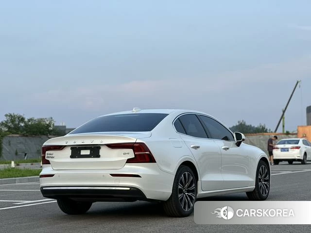 Volvo S60 2025 Белый из Китая, фото 4