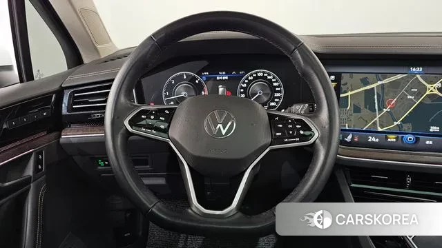 Volkswagen Touareg 3rd generation 2021 Белый из Кореи, фото 4