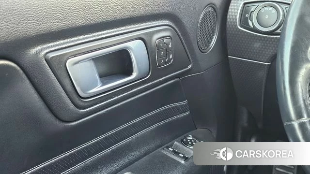 Ford Mustang 2018 Черный из Кореи, фото 4