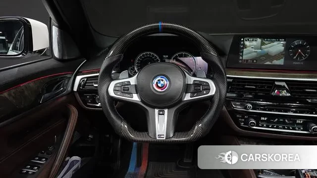 BMW 5 Series (G30) 2018 Белый из Кореи, фото 4