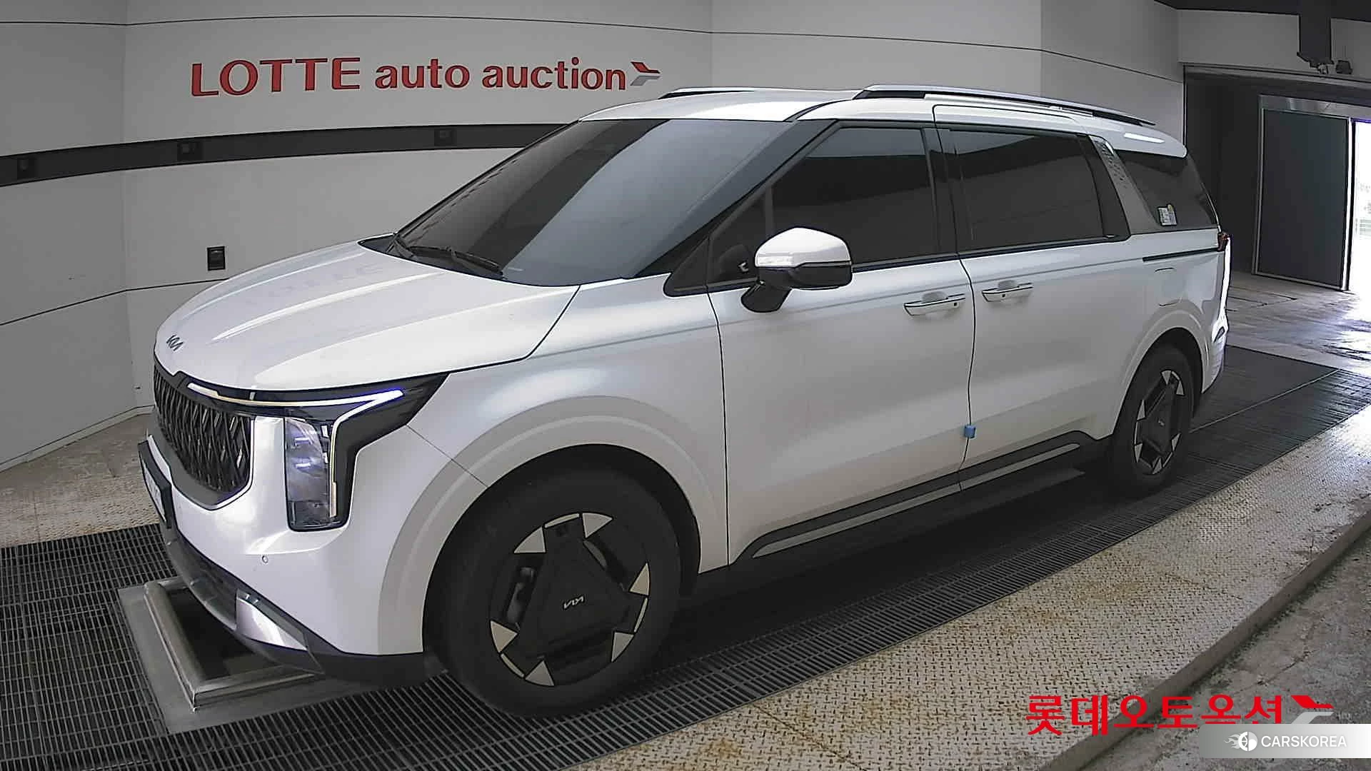 Kia Carnival Hybrid 2024 Белый из Кореи, фото 4