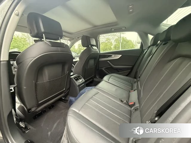Audi A4L 2021 Серебристо-серый из Китая, фото 4