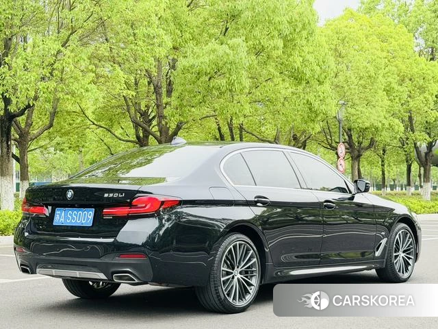 BMW 5 series 2022 Черный из Китая, фото 4