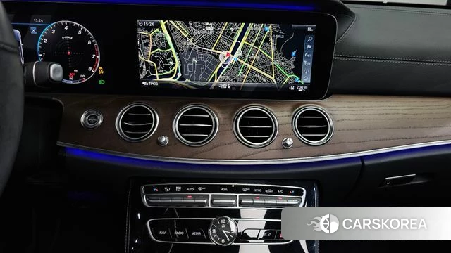Mercedes-Benz E-Class W213 2018 Белый из Кореи, фото 4