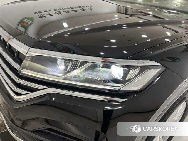 Volkswagen Touareg 2024 Черный из Китая, фото 4
