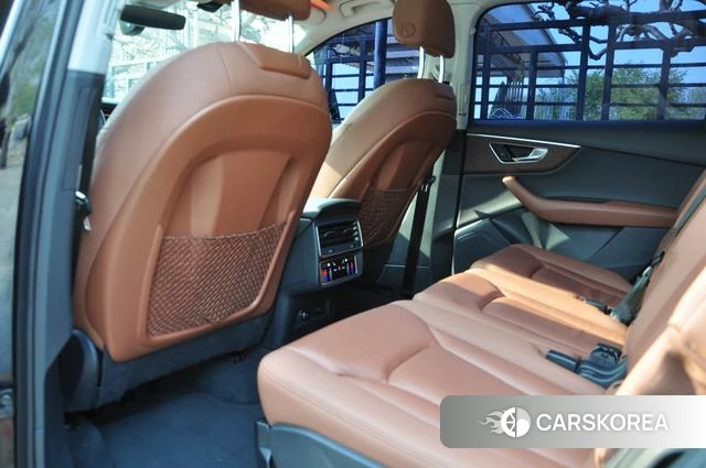 Audi Q7 2021 Черный из Китая, фото 4