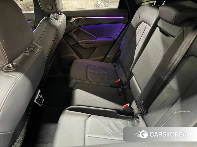 Audi Q3 (F3) 2023 Белый из Кореи, фото 4