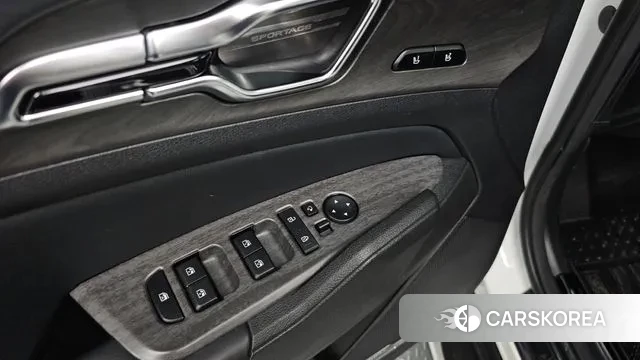 Kia Sportage 5th Generation 2023 Белый из Кореи, фото 4