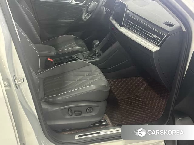 Volkswagen Tiguan L 2022 Шампань из Китая, фото 4