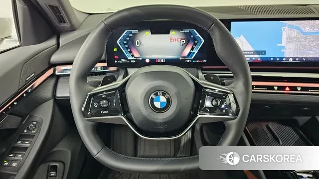 BMW 5 Series (G60) 2023 Белый из Кореи, фото 4