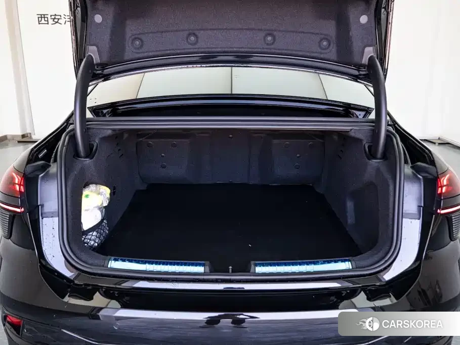 Audi A6L 2026 Черный из Китая, фото 4