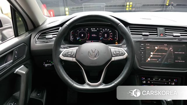 Volkswagen Tiguan Allspace 2023 Белый из Кореи, фото 4