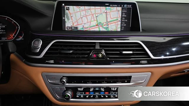 BMW 7 Series (G11) 2022 Серебристо-серый из Кореи, фото 4
