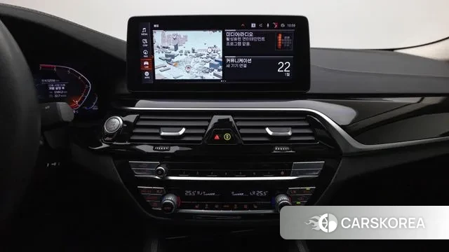 BMW 5 Series (G30) 2022 Белый из Кореи, фото 4