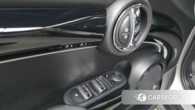 Mini Cooper 2024 Серебряный из Кореи, фото 4