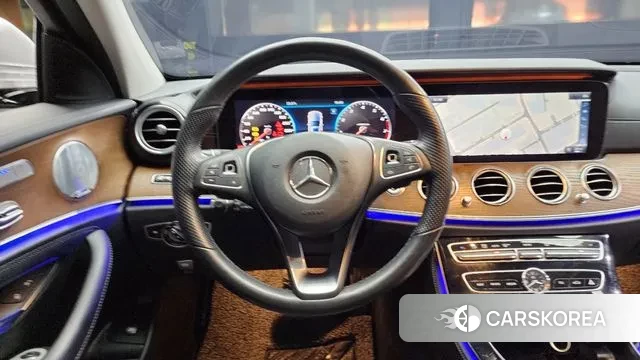 Mercedes-Benz E-Class W213 2018 Серебряный из Кореи, фото 4