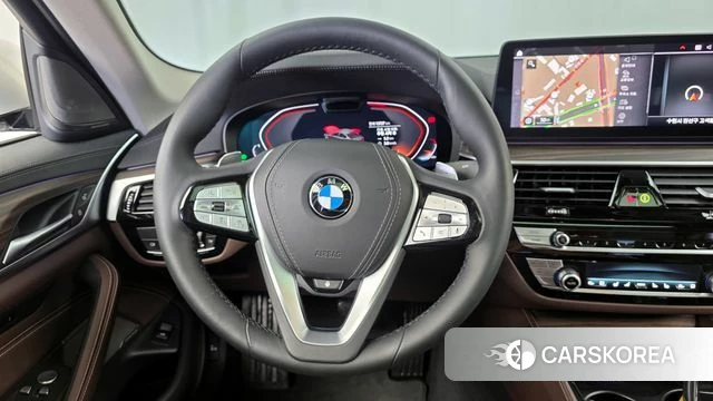 BMW 5 Series (G30) 2023 Белый из Кореи, фото 4