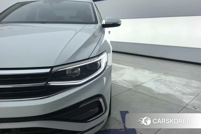Volkswagen Bora 2023 Белый из Китая, фото 4
