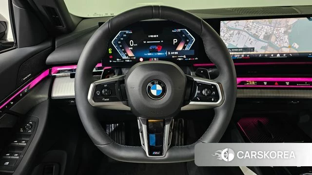 BMW 5 Series (G60) 2025 Черный из Кореи, фото 4