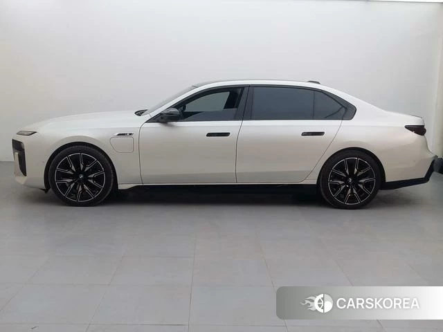 BMW i7 2025 Белый из Китая, фото 4