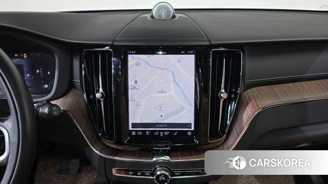 Volvo XC60 second Generation 2022 Белый из Кореи, фото 4