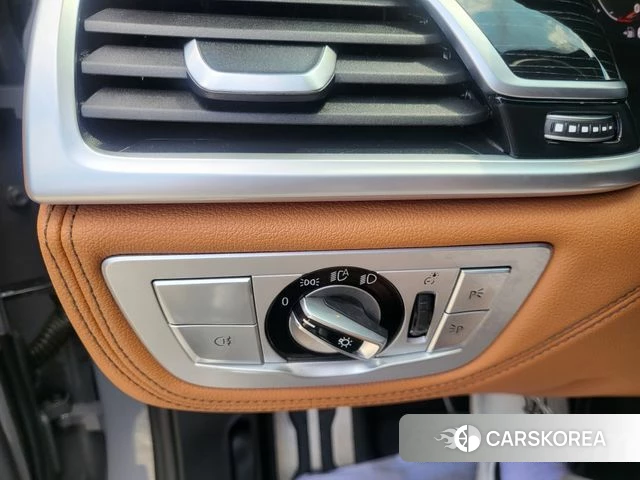 BMW 7 Series (G11) 2022 Серебристо-серый из Кореи, фото 4